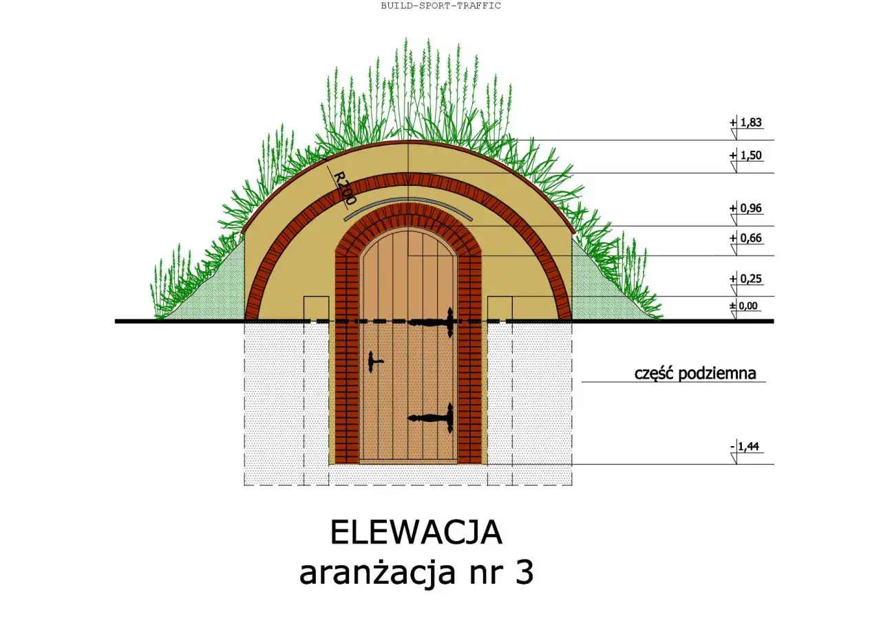 Projekt zrób to sam ziemianka: łukowate wejście z drewnianymi drzwiami, otoczone trawą i ceglanym murem.